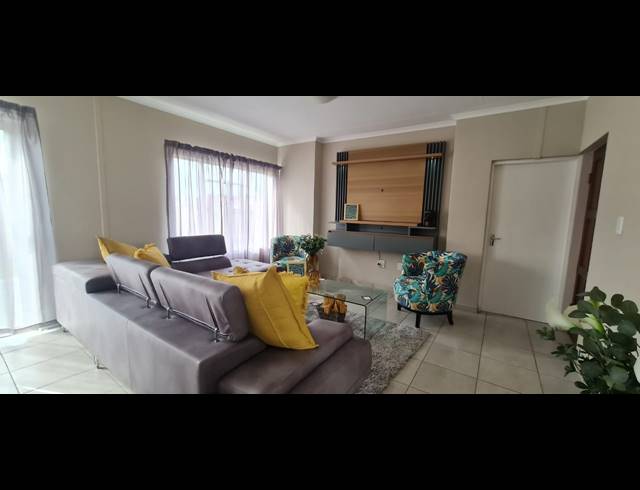 3 BEDROOM FULL FLOOR FOR SALE IN WATERKLOOF HILL ESTATE